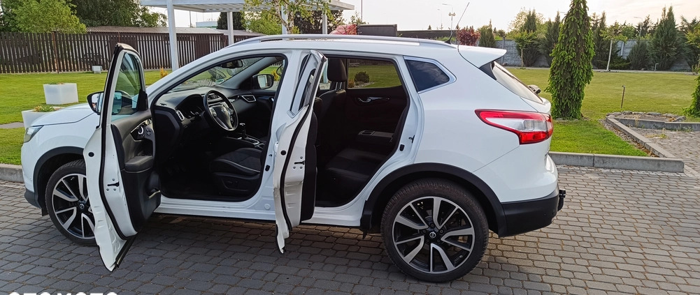 Nissan Qashqai cena 65000 przebieg: 90800, rok produkcji 2015 z Ozorków małe 92